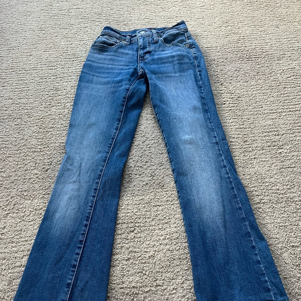 Light blue Lucky Brand bootcut jeans #bootcutjeans. low waisted mini flared leg